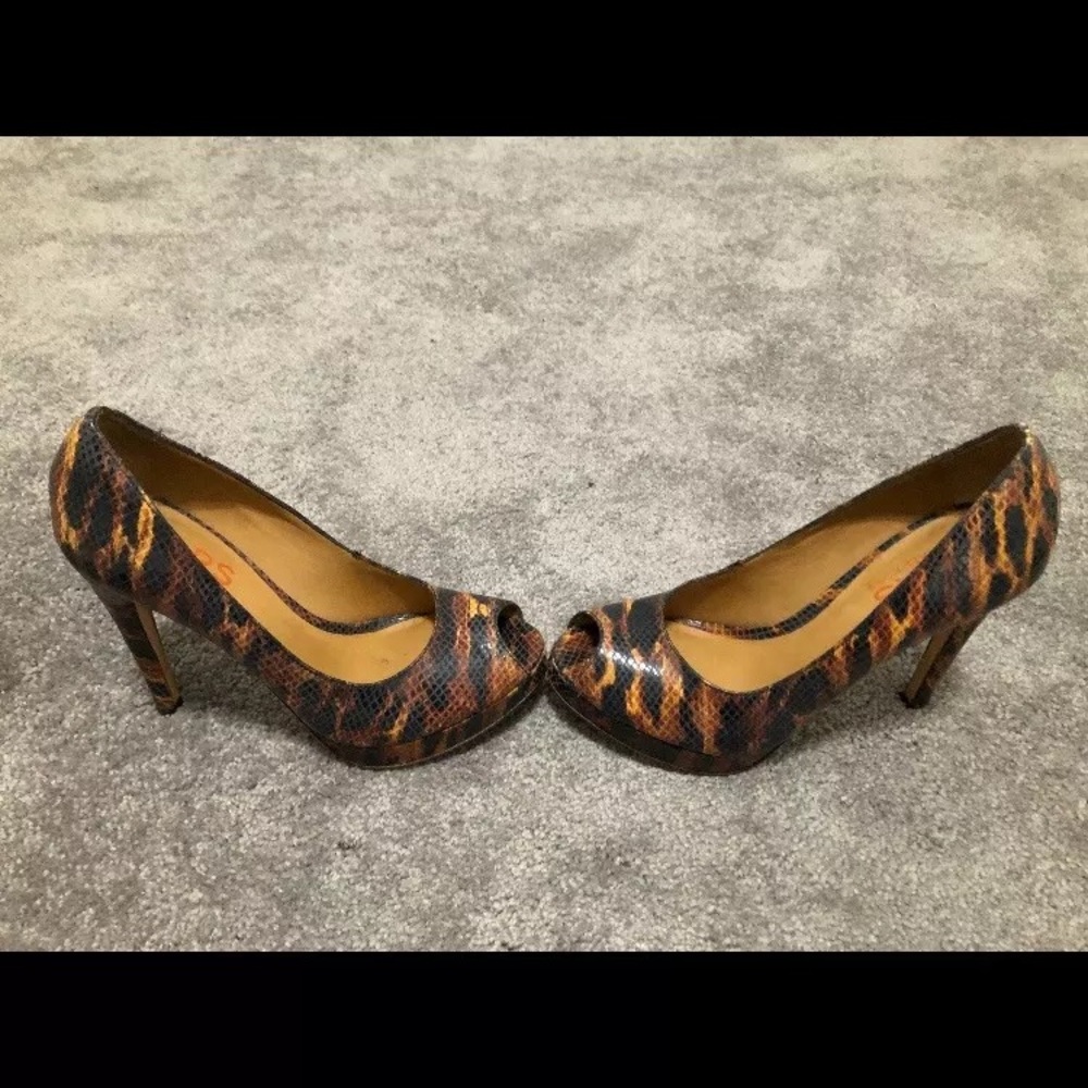 Michael kors heels size 8